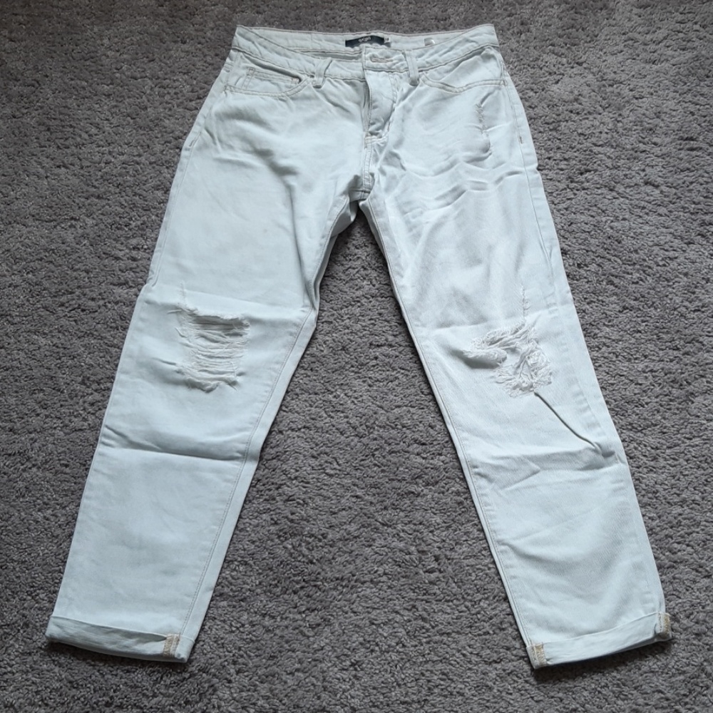 High Rise Light Washed Mom Jeans - Picture 2 of 4